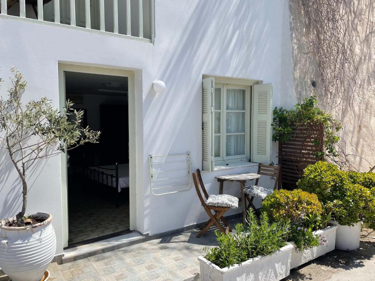 Areti'S Milos Guesthouses アダマス エクステリア 写真