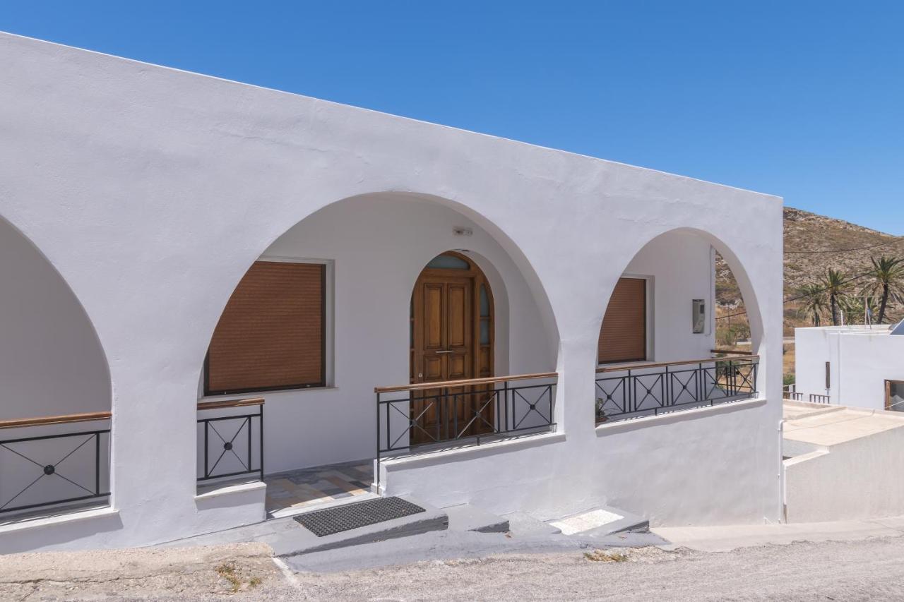 Areti'S Milos Guesthouses アダマス エクステリア 写真