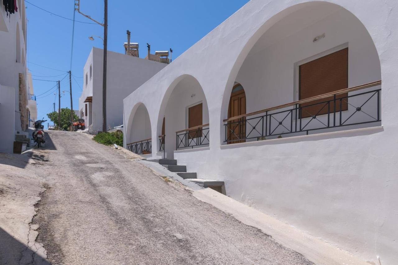 Areti'S Milos Guesthouses アダマス エクステリア 写真