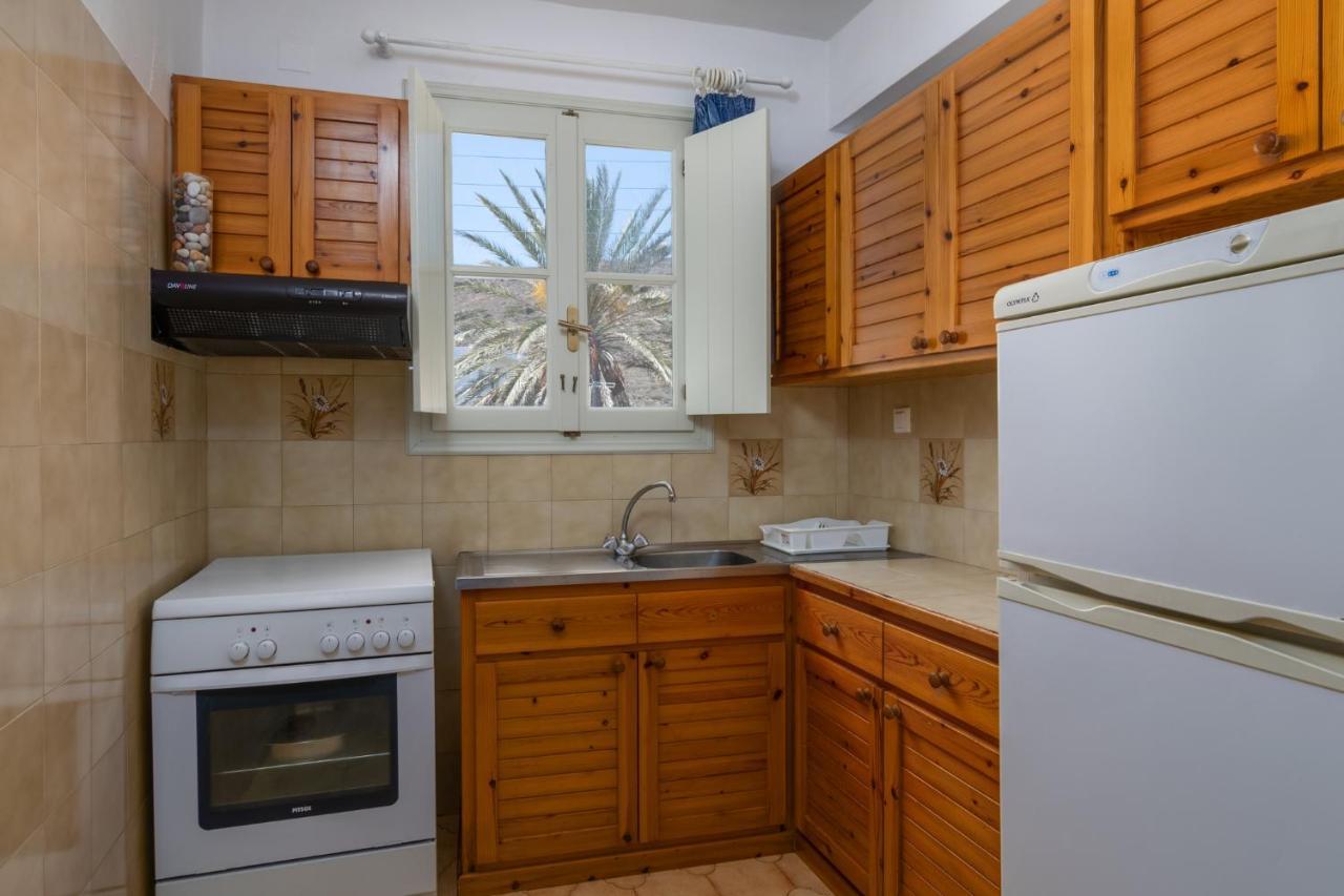 Areti'S Milos Guesthouses アダマス エクステリア 写真