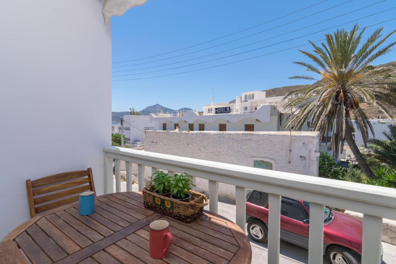 Areti'S Milos Guesthouses アダマス エクステリア 写真