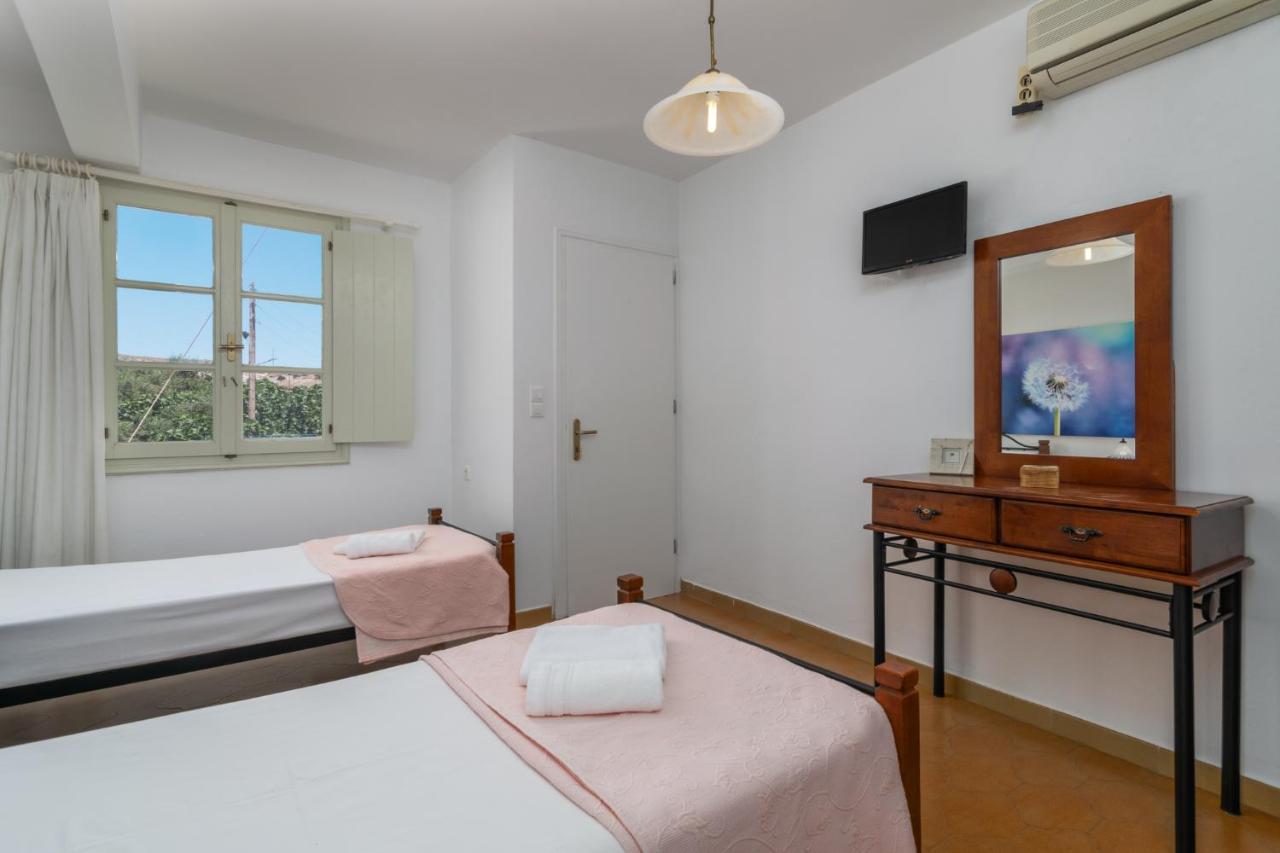 Areti'S Milos Guesthouses アダマス エクステリア 写真