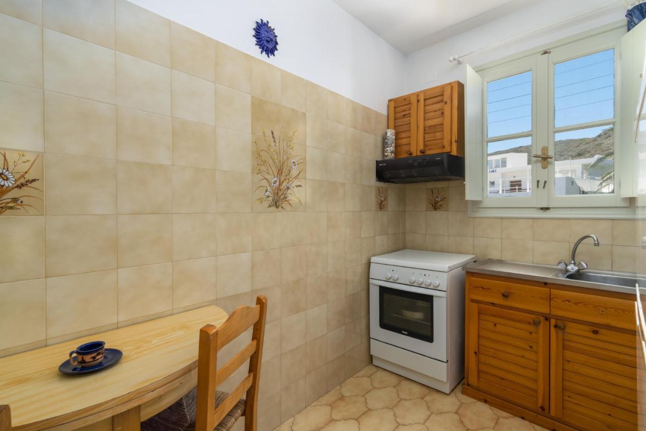 Areti'S Milos Guesthouses アダマス エクステリア 写真