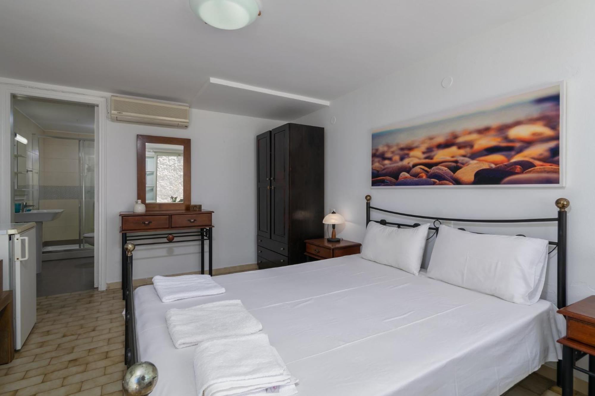 Areti'S Milos Guesthouses アダマス エクステリア 写真