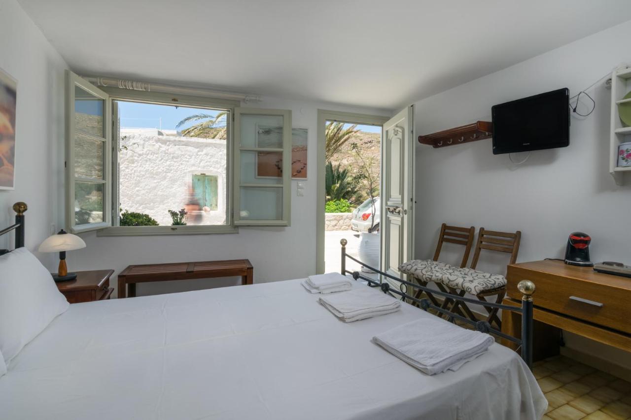 Areti'S Milos Guesthouses アダマス エクステリア 写真