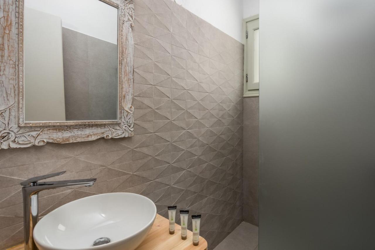 Areti'S Milos Guesthouses アダマス エクステリア 写真