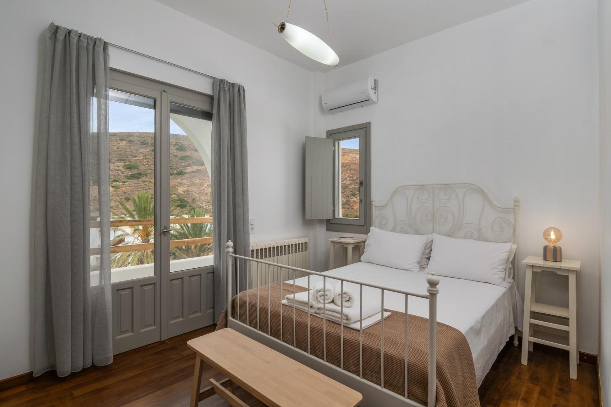 Areti'S Milos Guesthouses アダマス エクステリア 写真